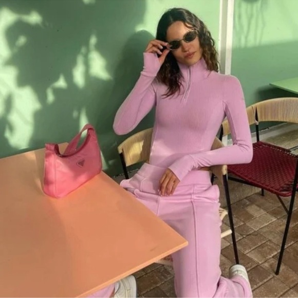 ALO Yoga Pants - Alo Yoga Straight Leg Sweatpants In Sugarplum Pink